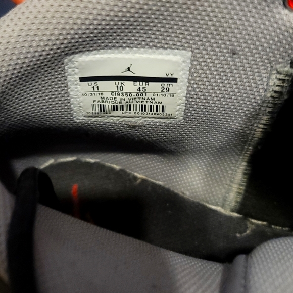 Sneakers - Picture 5 of 5